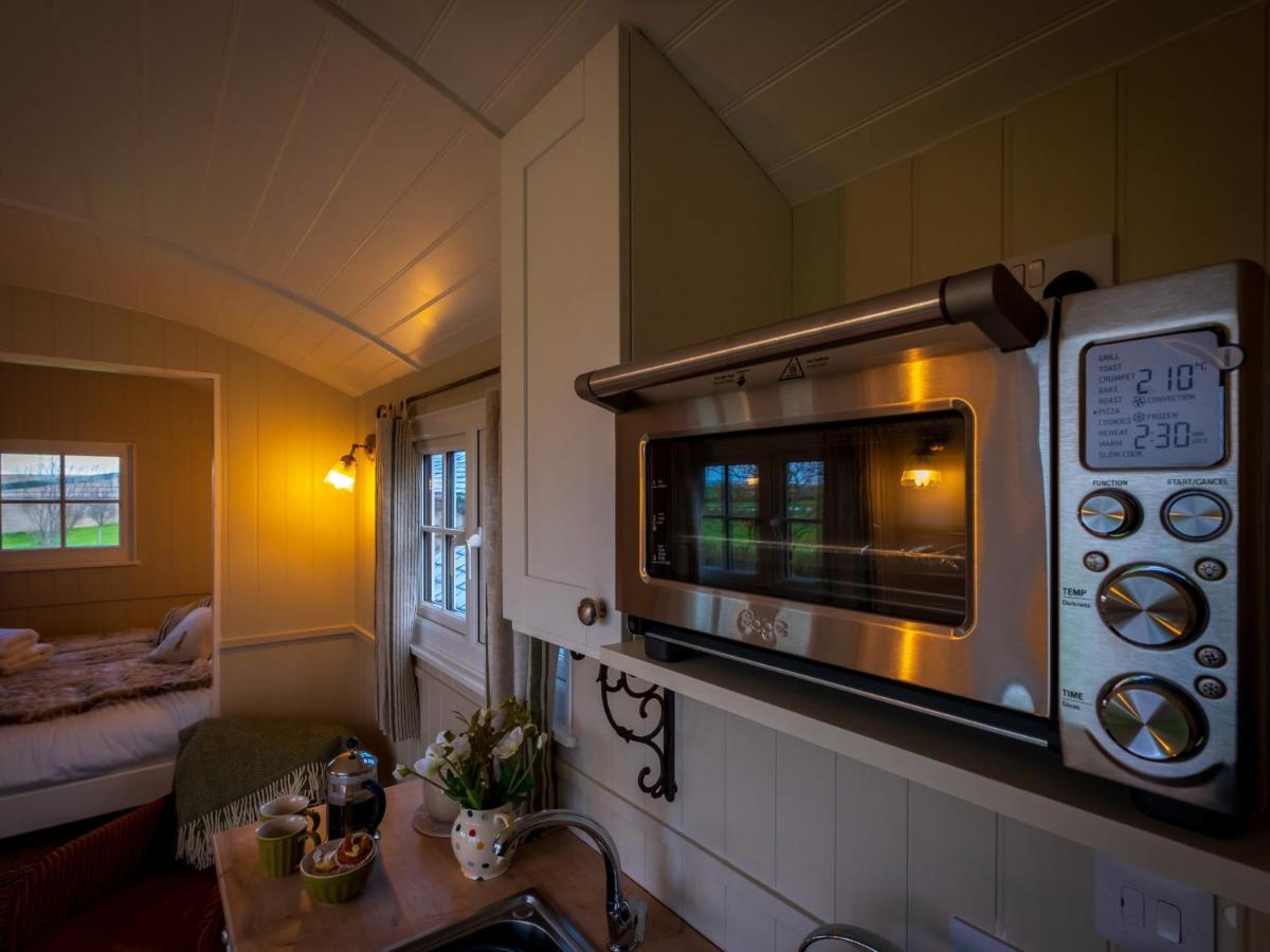 The Pleasant Hut At Mountpleasant Farm Villa อัลเวอร์สตัน ภายนอก รูปภาพ
