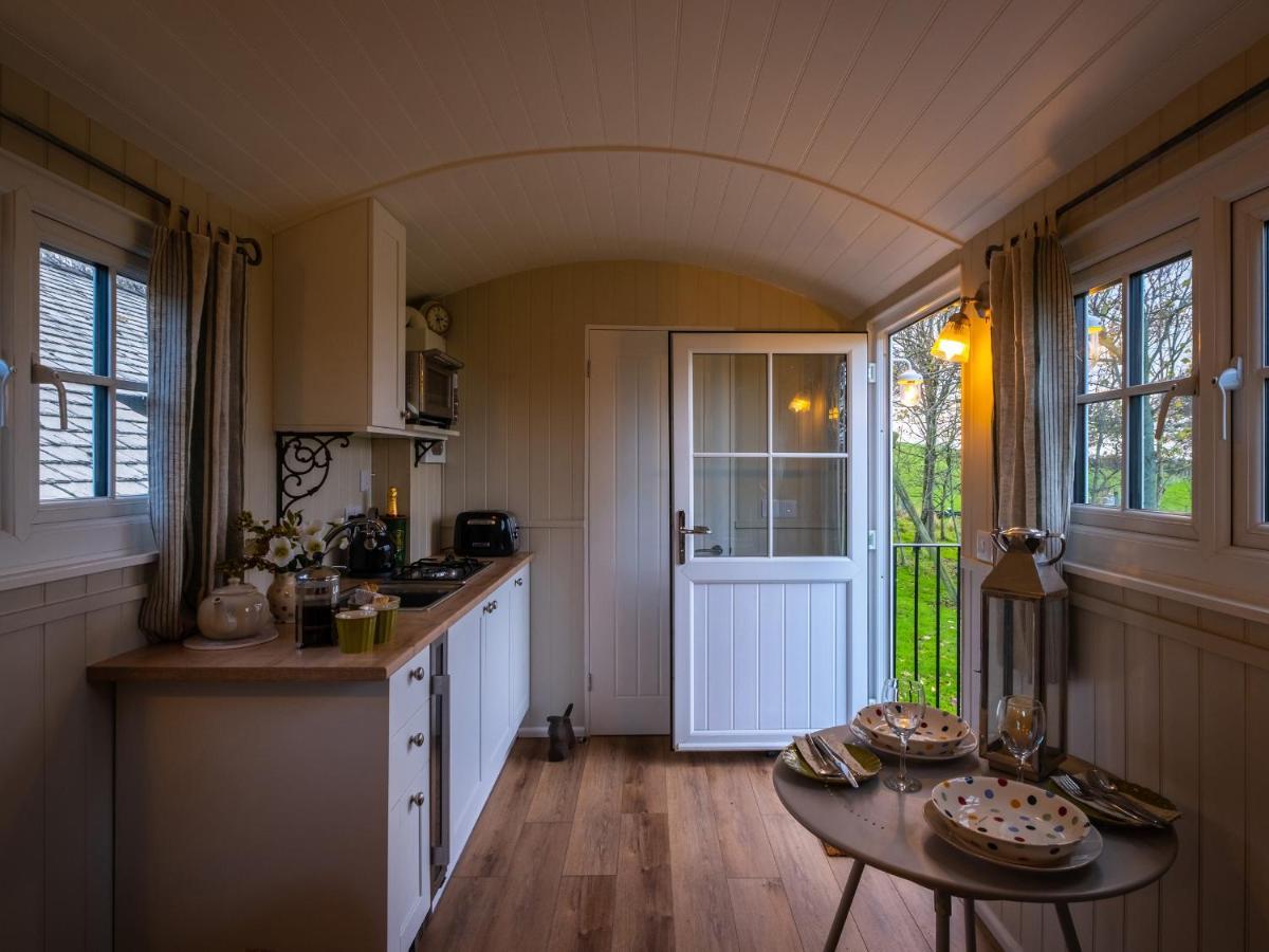 The Pleasant Hut At Mountpleasant Farm Villa อัลเวอร์สตัน ภายนอก รูปภาพ